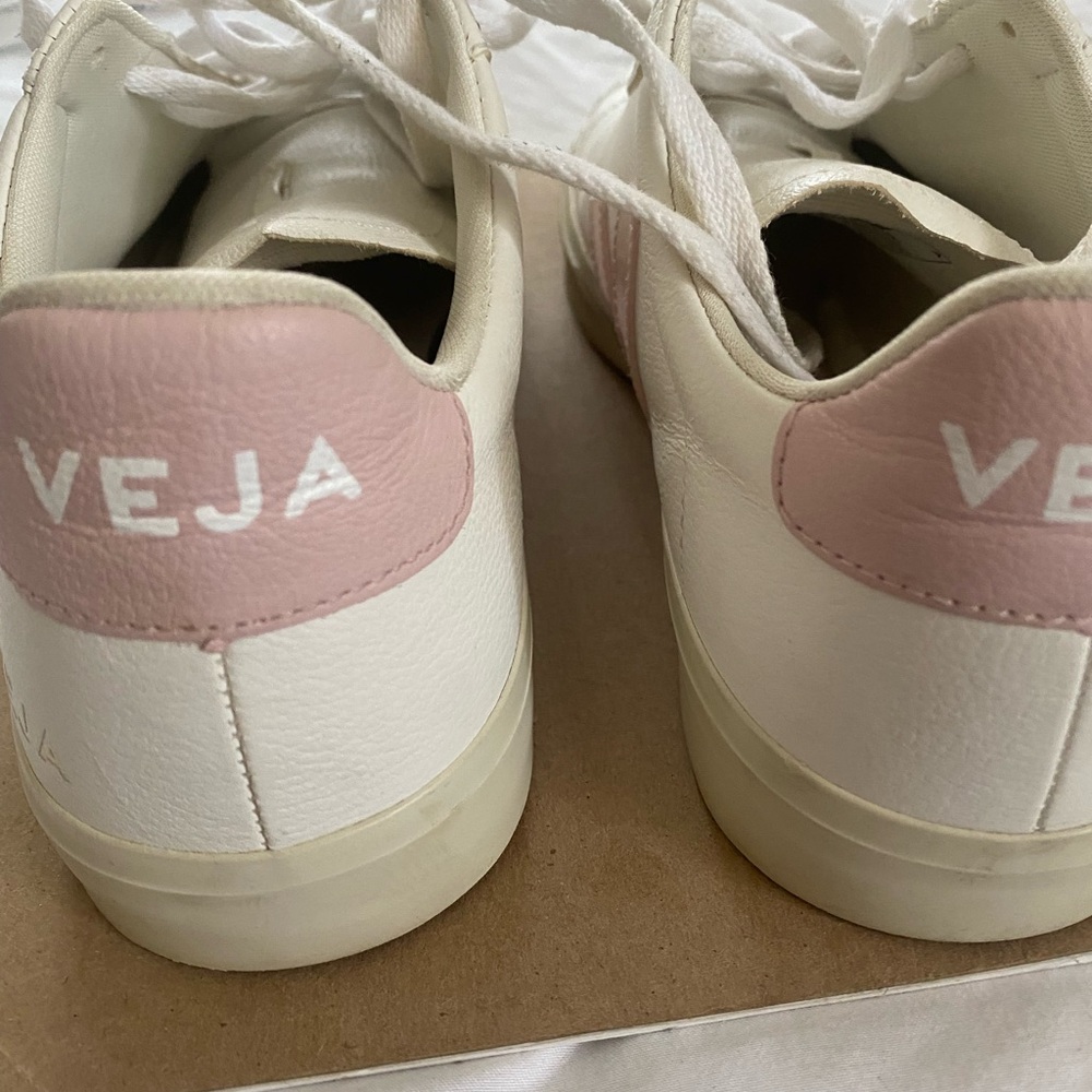 Veja Women's Cream Sneakers - Picture 2 of 5